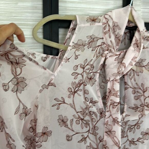 BCBG gorgeous mauve pink flow blouse with ruffle sleeve slit sides size L - Picture 2 of 7